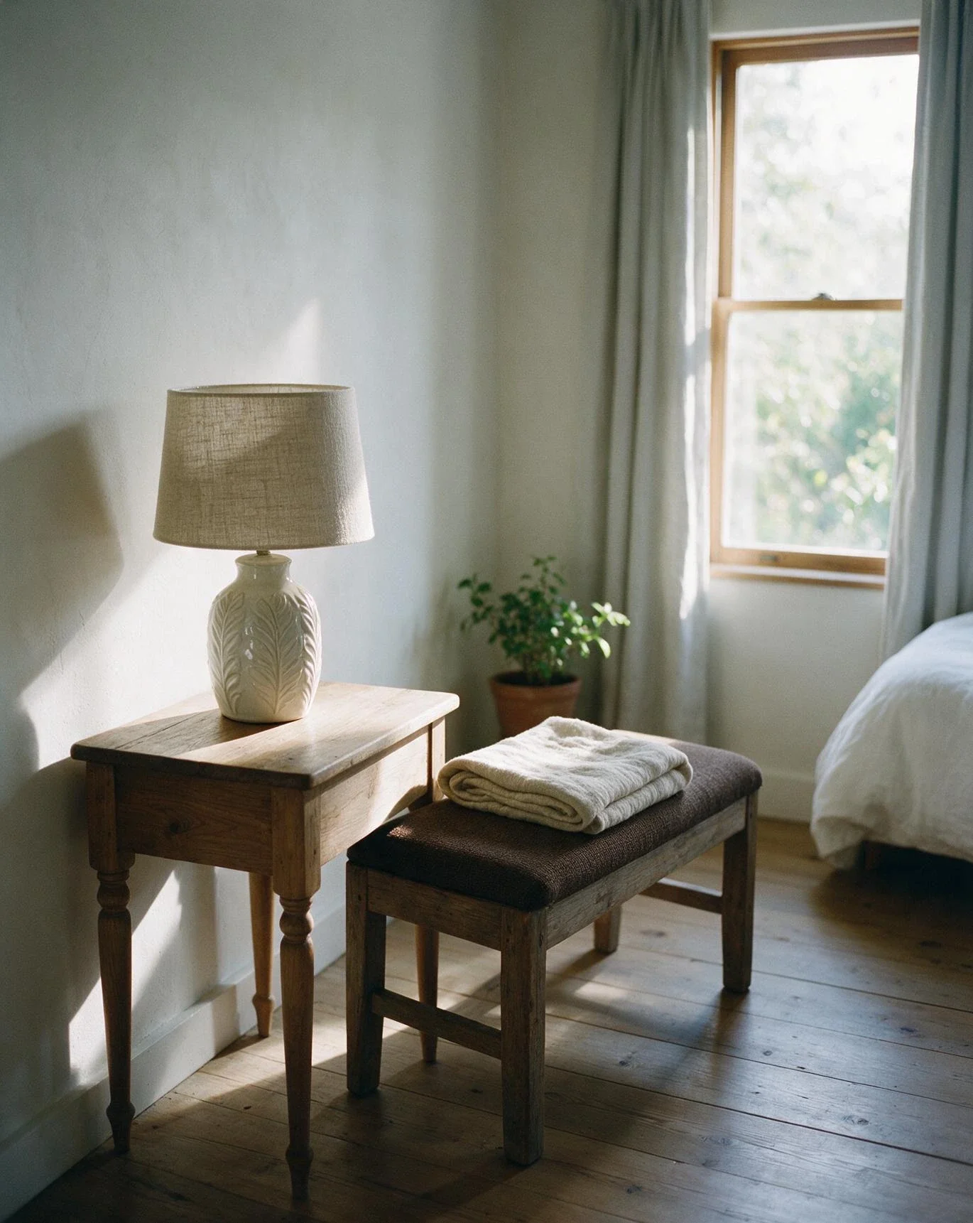 Minimalist Fall Bedroom Corner 1