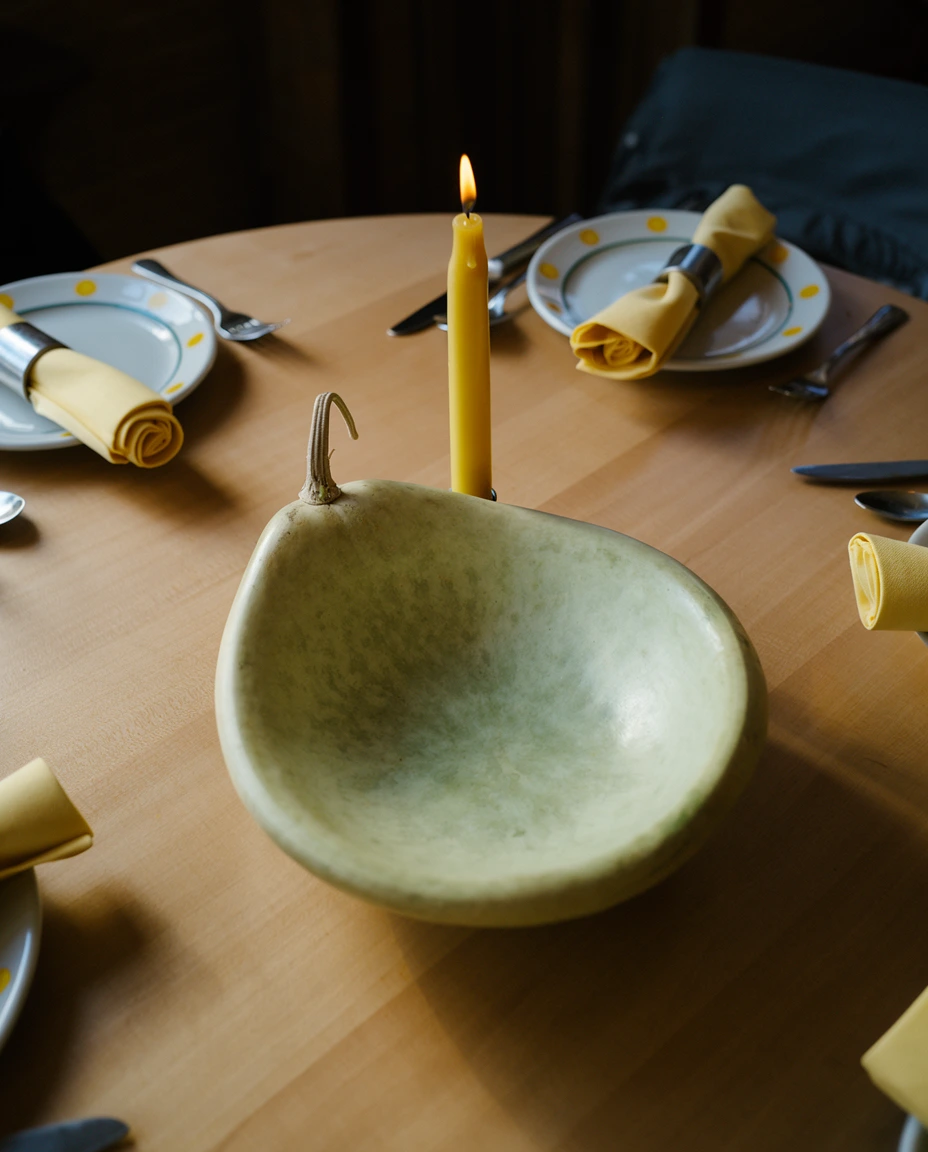 Round Table Without the Clutter 1